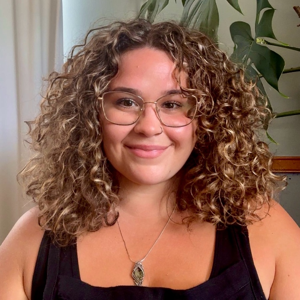 Meet your Posher, Dina